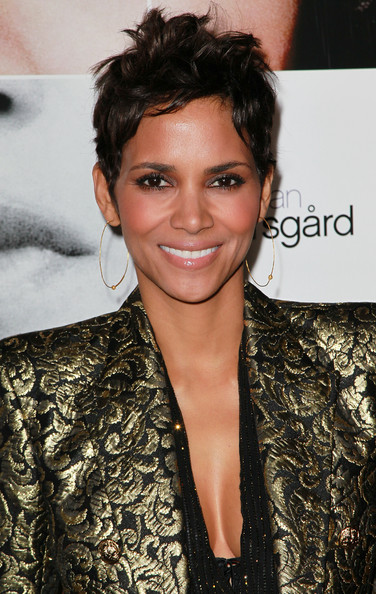 halle berry short hair pictures. Halle has been doing the short